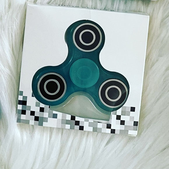 1 Blue Hand Spinner Glow in the Dark New - Picture 3 of 5